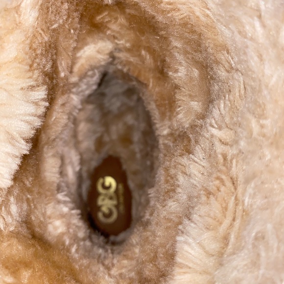 GBG Los Angeles Faux Fur Booties - Picture 4 of 7